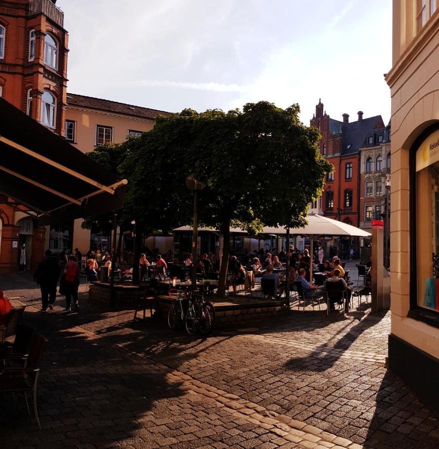 Admiralskoje Direkt Am Hafen Lägenhet Flensburg Exteriör bild